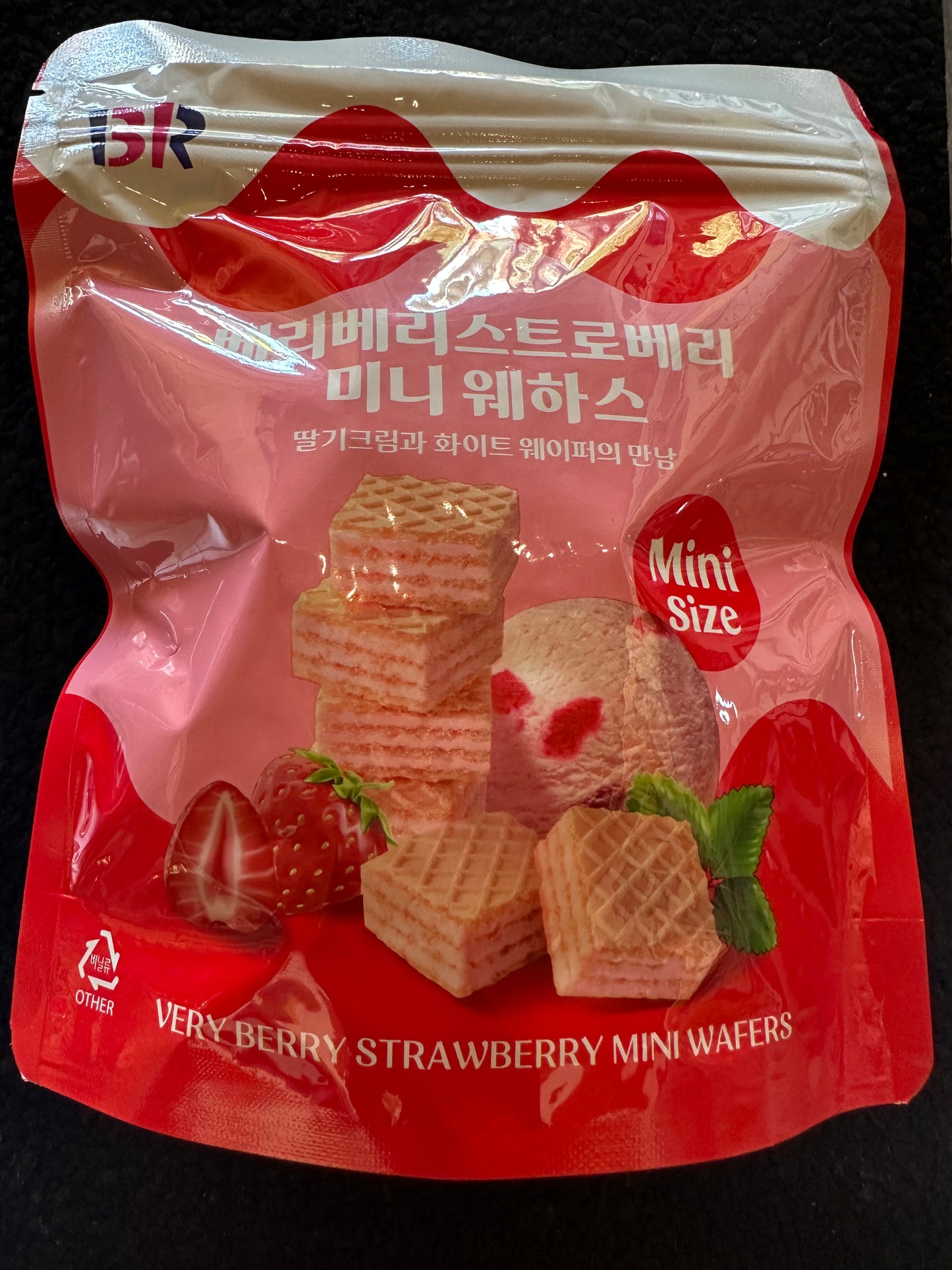 Baskin Robbins Very Berry Strawberry Mini Wafers