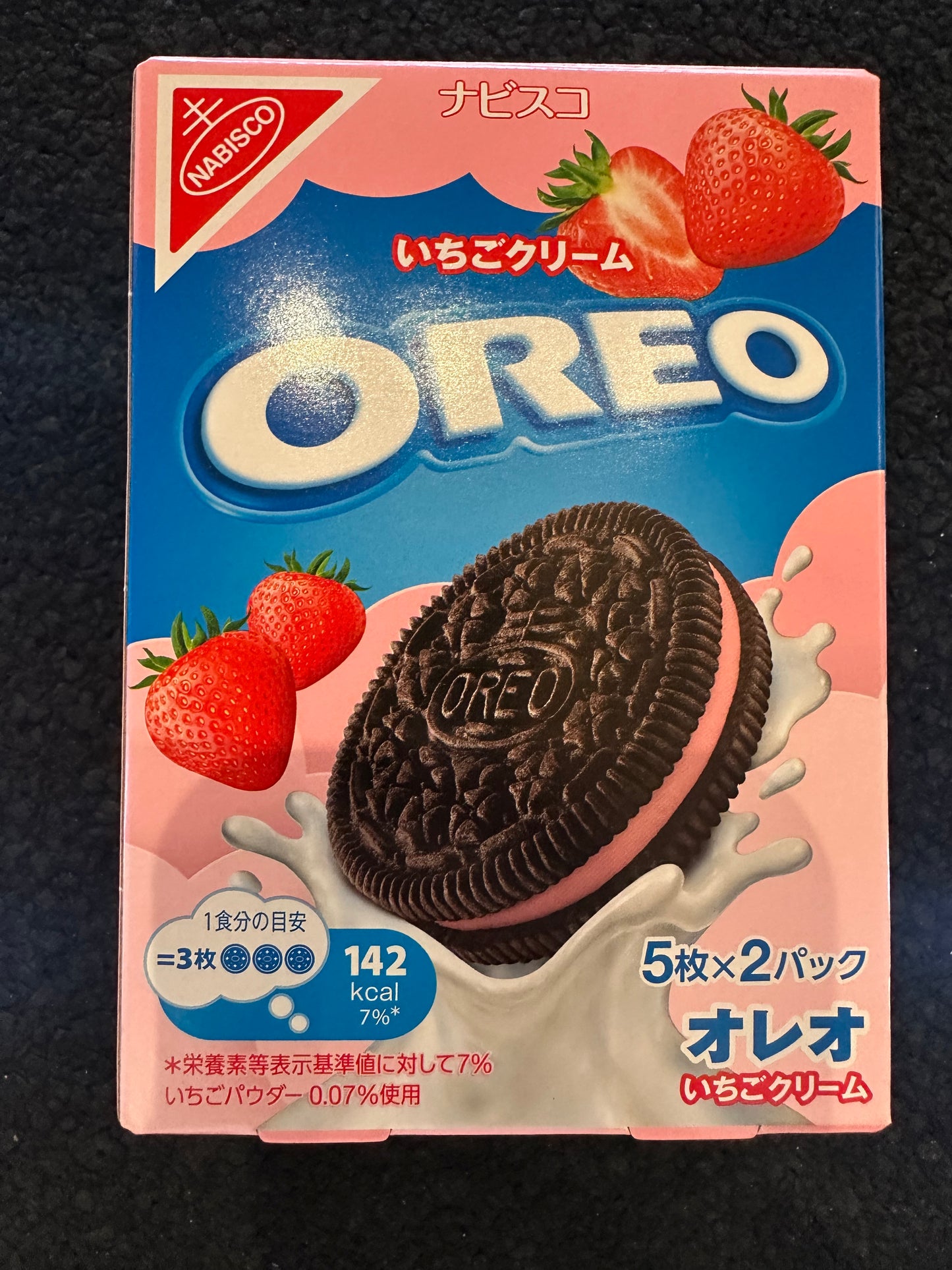 Oreo Cookies Strawberry Cream